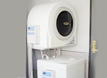 Machines à laver (\300) et sèche-linge (\100) à pièces sont disponibles au 3ème et 4ème étages